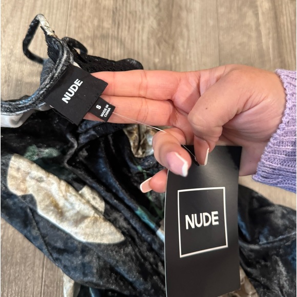 SOLD❤️FINAL SALE💐 NUDE piper velvet slip dress ✨ - Picture 10 of 10